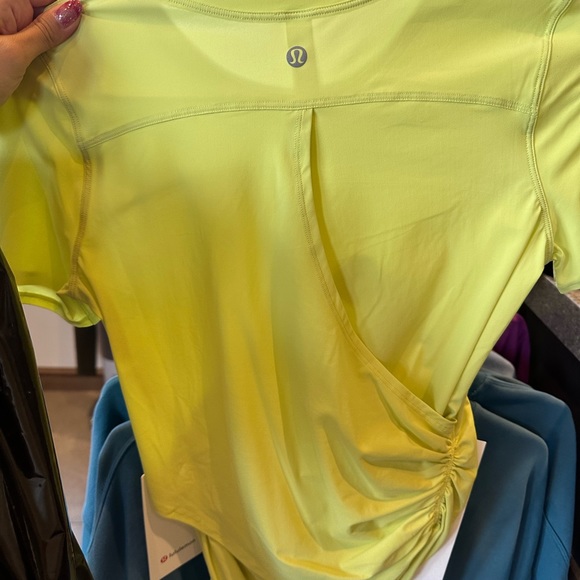 Lululemon T-shirt size 4 - Picture 2 of 3